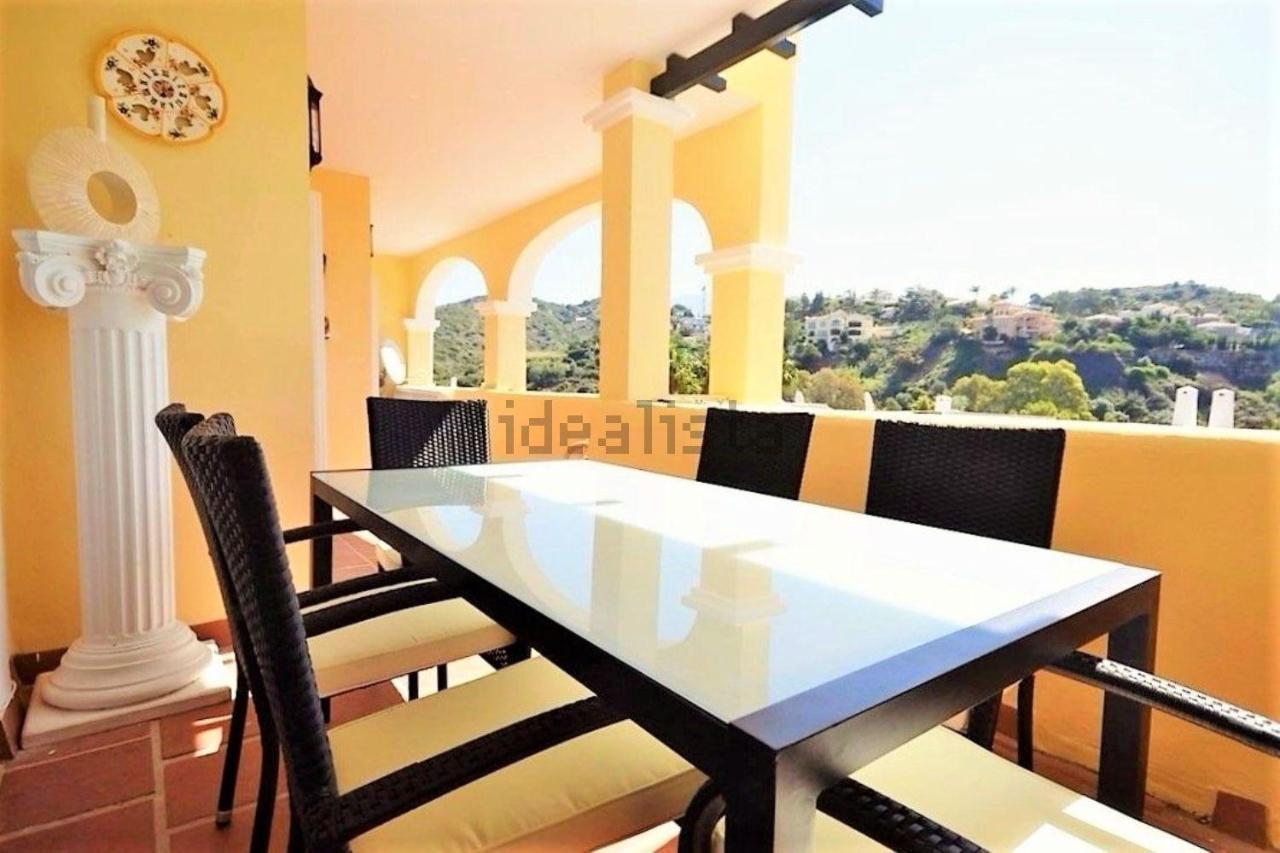 Alloggio in famiglia Bedroom, With A Share Bathroom In A Bed And Breakfast Place *