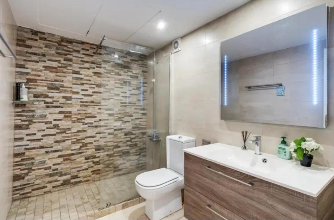 Homestay Bedroom, With A Share Bathroom In A Place Malaga